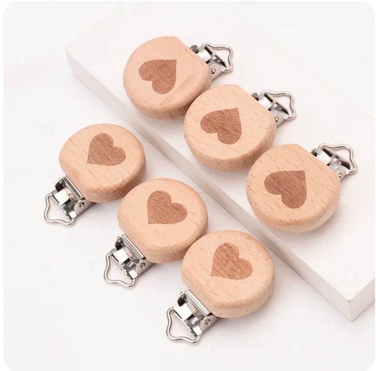 Clip para chupón de madera