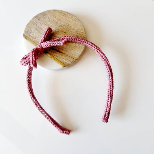Diadema con moño tejida a mano