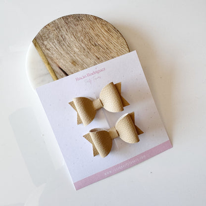 Par de mini moños en vinil